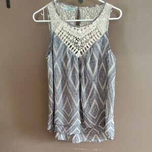 Women's Sleeveless Geometric Top